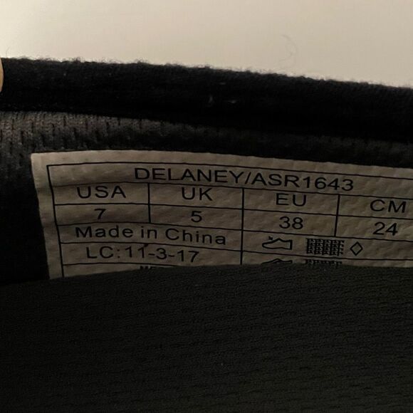 Vionic Slip ons ~ Greyish/Black color ~ size 7 ~removable insoles - Picture 11 of 11